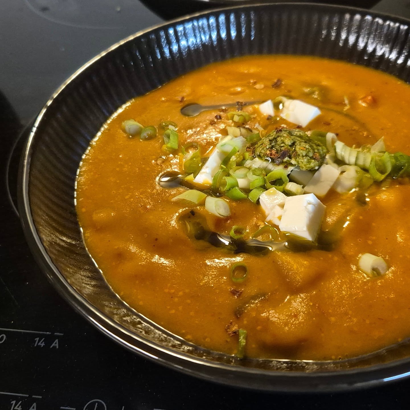 Draußen Regen und Nebel, daher im LaGiersch heute wärmende Kürbis-Bohnensuppe